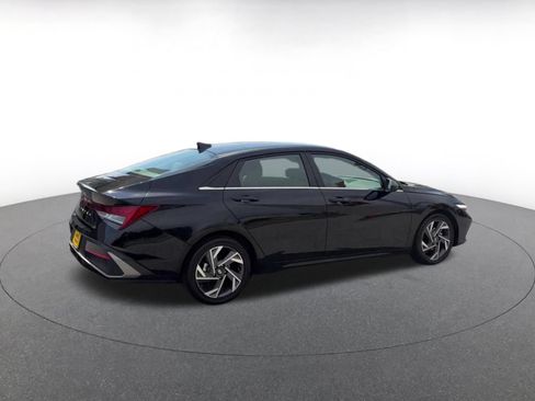 Used 2025 Hyundai Elantra SEL FWD image 14