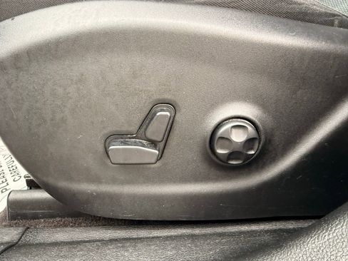 Used 2019 Jeep Cherokee Limited w/ Technology Group image 17