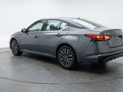 Used 2025 Nissan Altima 2.5 SV FWD image 6
