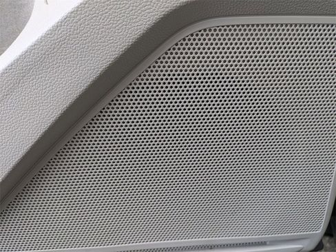 Used 2022 Volkswagen Tiguan SE R-Line image 13