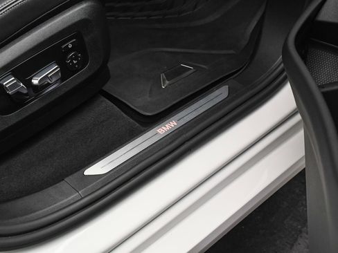 Used 2023 BMW X7 xDrive40i w/ Dynamic Handling Package image 49