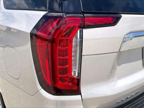 Used 2023 GMC Yukon Denali AWD/4WD image 28