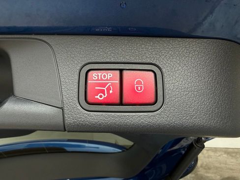 Certified 2024 Mercedes-Benz GLB 250 4MATIC image 16