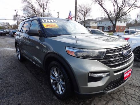Used 2020 Ford Explorer XLT w/ Equipment Group 202A image 3