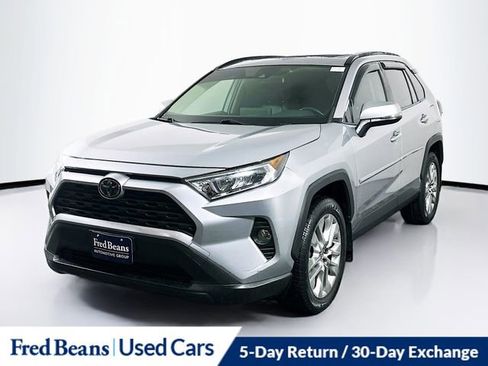 Used 2019 Toyota RAV4 XLE Premium image 3