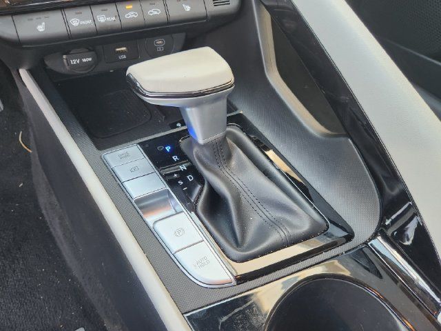 Used 2025 Hyundai Elantra Limited FWD image 18