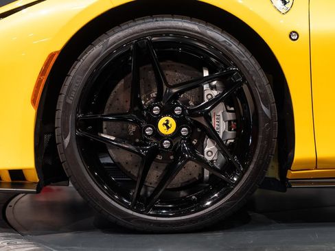 Certified 2023 Ferrari F8 Tributo RWD image 32