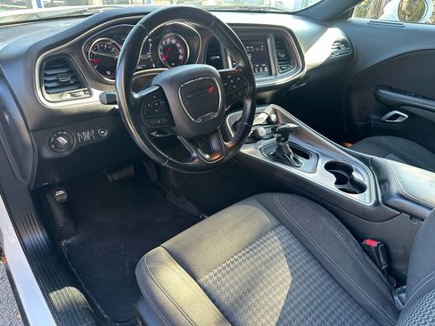 Used 2022 Dodge Challenger SXT image 18