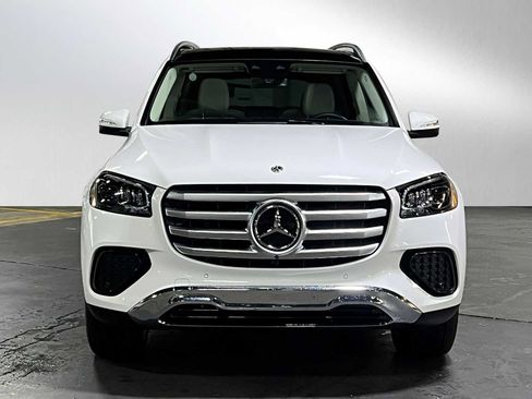Used 2025 Mercedes-Benz GLS 450 4MATIC image 8