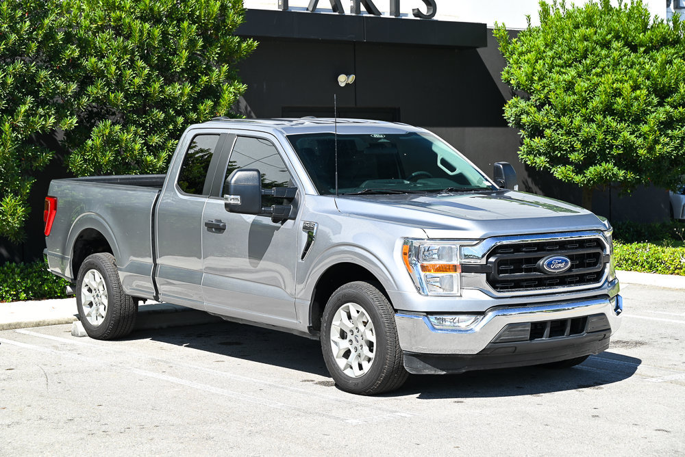 Used 2022 Ford F150 XLT w/ Trailer Tow Package RWD image 3