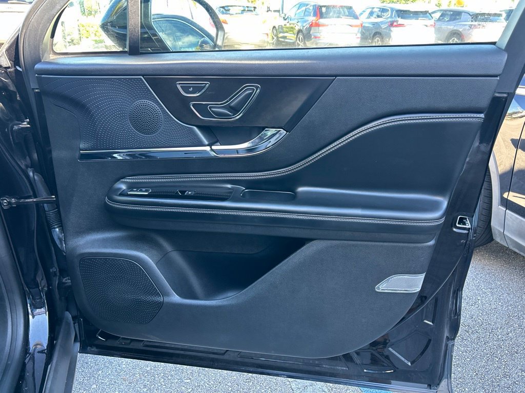 Used 2023 Lincoln Corsair AWD image 39