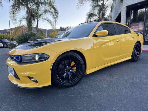Used 2017 Dodge Charger R/T image 14