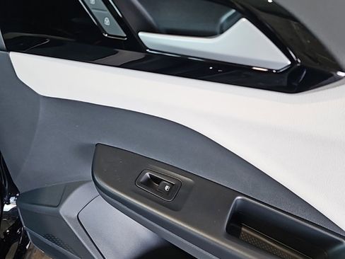 New 2026 Volkswagen Taos S image 12