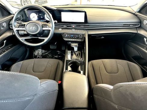 Used 2025 Hyundai Elantra SEL FWD image 29