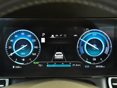 Used 2025 Hyundai Elantra Limited image 33