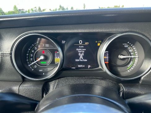 Used 2021 Jeep Wrangler Unlimited Sahara AWD/4WD image 12