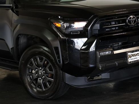 Used 2025 Toyota 4Runner SR5 AWD/4WD image 8