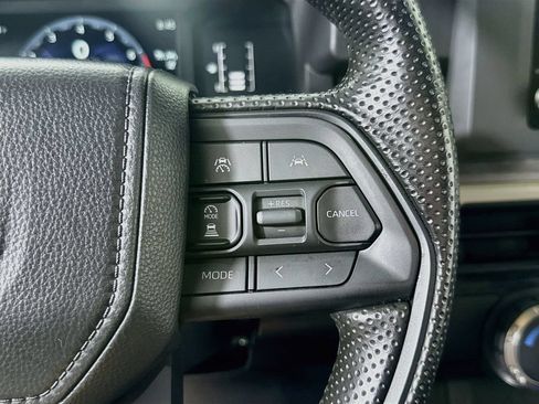 Used 2025 Toyota Tacoma SR5 AWD/4WD image 25