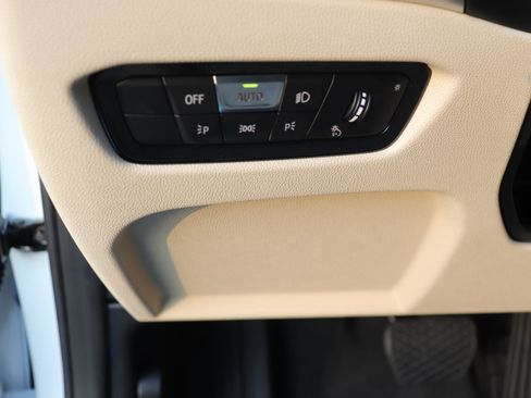 Used 2025 BMW 430i Coupe w/ Convenience Package image 25