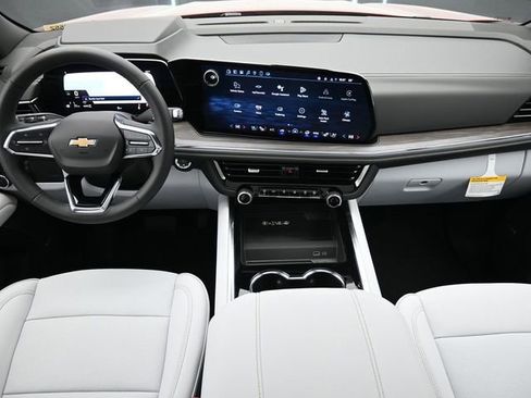 New 2025 Chevrolet Suburban Premier image 25