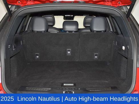 Used 2025 Lincoln Nautilus Reserve w/ Jet Appearance Package AWD/4WD image 28