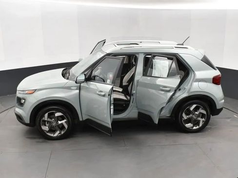 Used 2025 Hyundai Venue SEL image 7