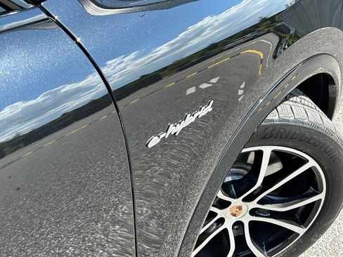 Certified 2025 Porsche Cayenne S AWD/4WD image 15