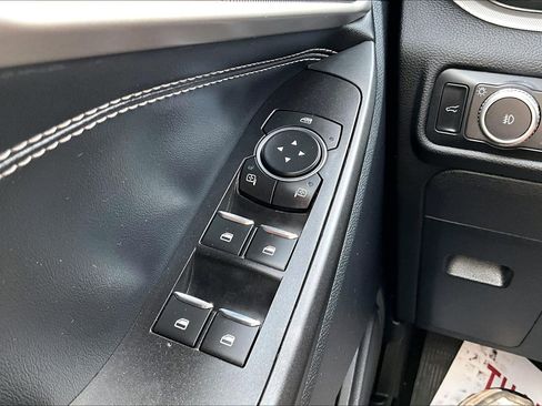 Used 2020 Ford Explorer XLT w/ Equipment Group 202A AWD/4WD image 35