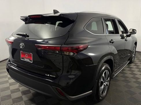 Used 2024 Toyota Highlander XLE image 8