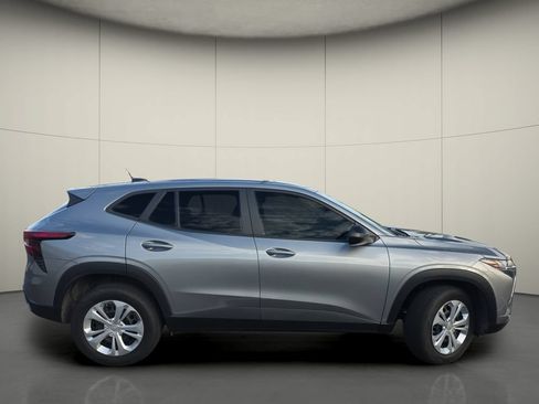 Used 2025 Chevrolet Trax LS w/ Driver Confidence Package FWD image 6