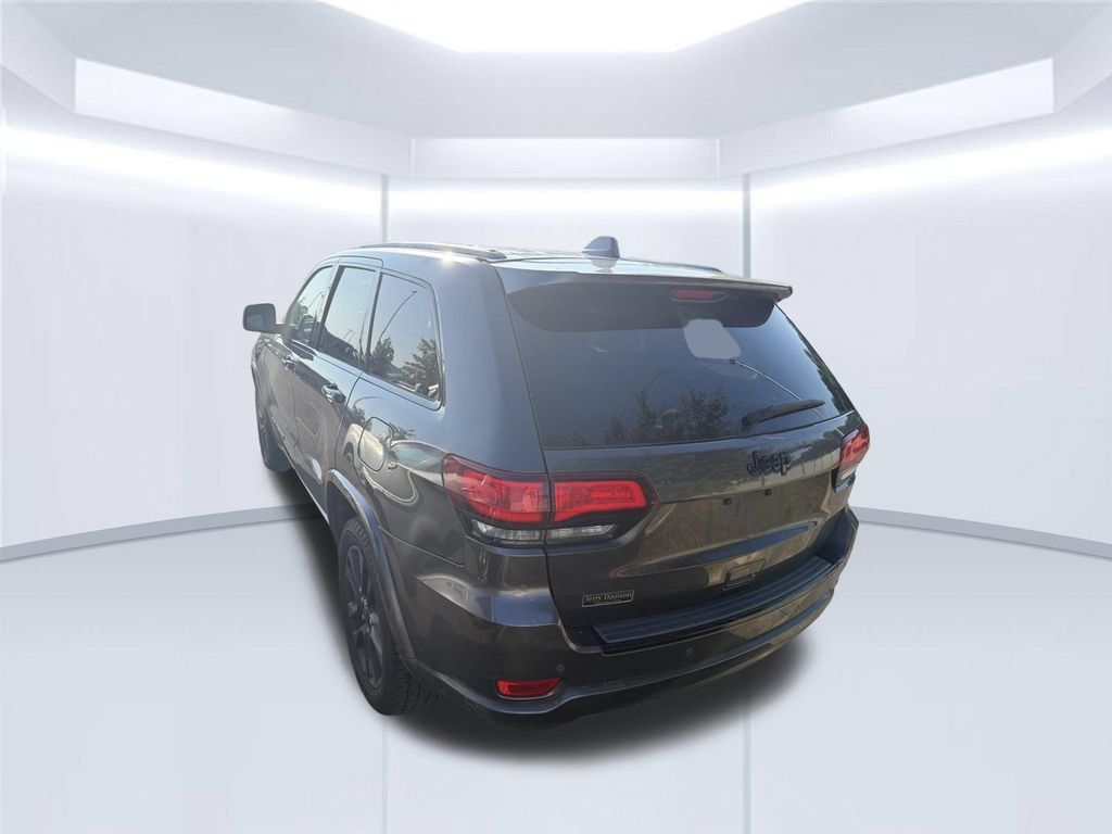 Used 2018 Jeep Grand Cherokee Altitude RWD image 4