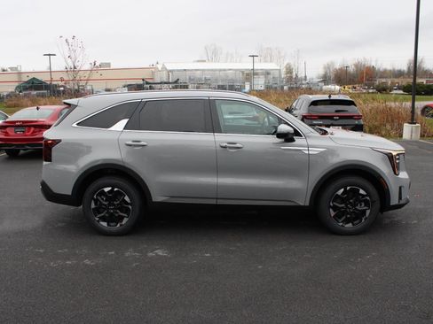 New 2026 Kia Sorento S image 4