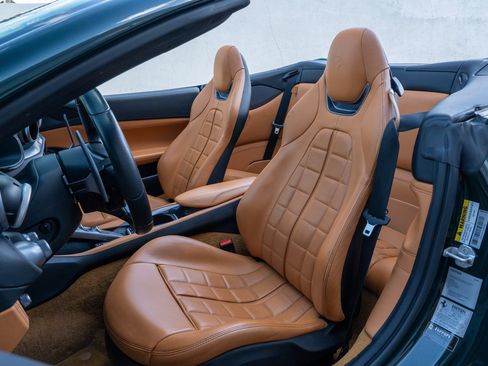 Used 2019 Ferrari Portofino RWD image 31