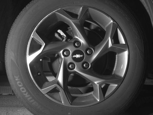 Used 2025 Chevrolet Trax LT FWD image 15