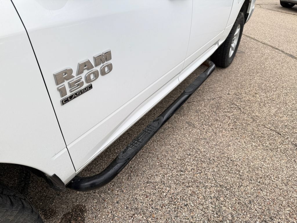 Used 2022 RAM 1500 Classic SLT AWD/4WD image 34