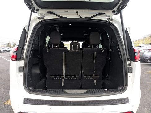 Used 2023 Chrysler Pacifica Touring image 36