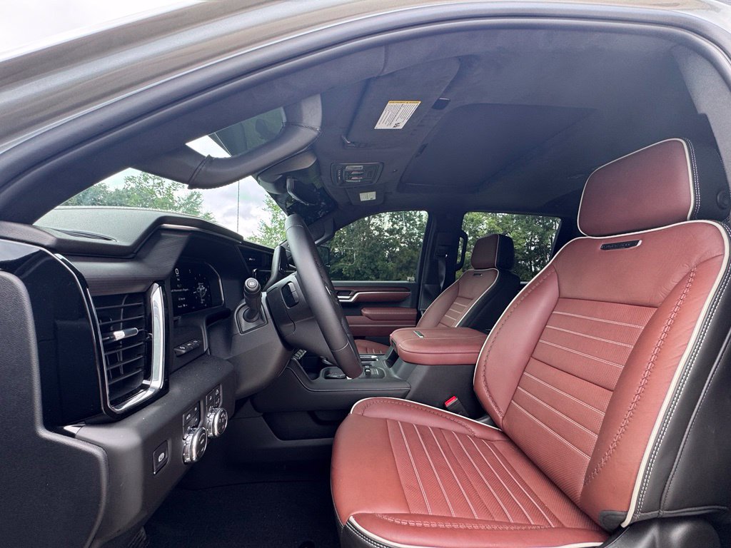 Used 2026 GMC Sierra 3500 Denali Ultimate w/ LPO, Black Badging Package AWD/4WD image 15