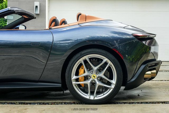Used 2026 Ferrari Roma Spider RWD image 5