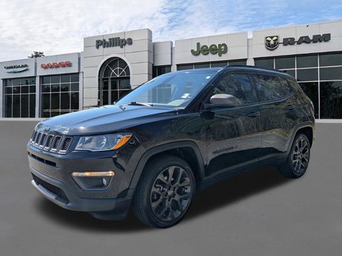 Certified 2021 Jeep Compass Latitude w/ Sun and Sound Group FWD image 8