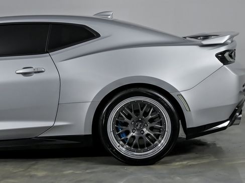 Used 2017 Chevrolet Camaro ZL1 RWD image 9