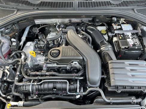 Used 2025 Volkswagen Jetta SE image 32