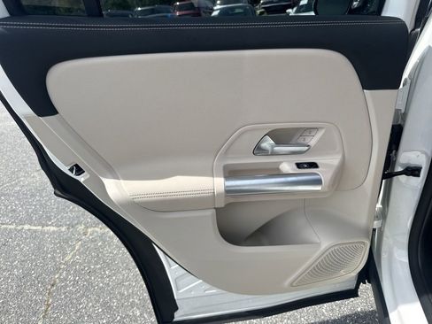 Used 2025 Mercedes-Benz GLA 250 image 26