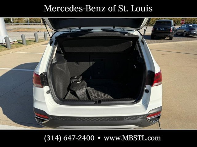 Used 2024 Volkswagen Taos SE w/ Panoramic Sunroof Package FWD image 8