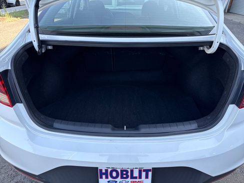 Used 2020 Hyundai Elantra SE w/ Cargo Package (C1) FWD image 23