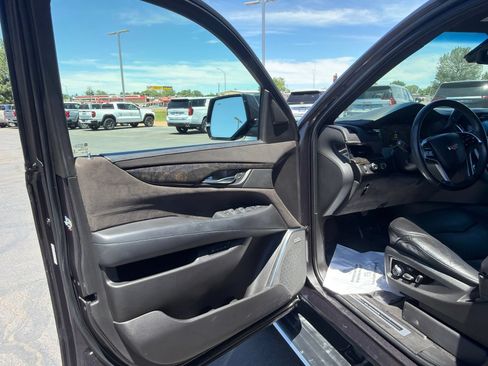 Used 2015 Cadillac Escalade Platinum AWD/4WD image 19