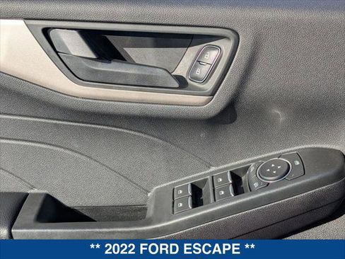 Used 2022 Ford Escape SE w/ SE Sport Appearance Package image 11