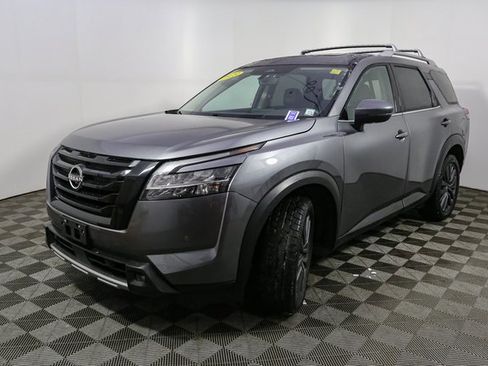 Used 2023 Nissan Pathfinder SL w/ SL Premium Package image 5