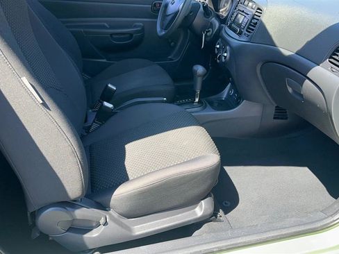 Used 2011 Hyundai Accent GS image 23