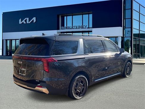 New 2026 Kia Carnival EX image 6