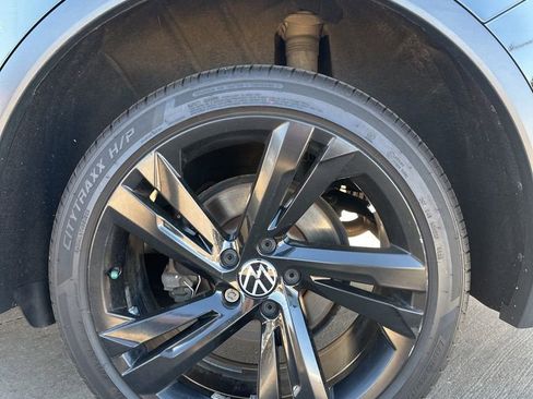 Used 2023 Volkswagen Tiguan SE R-Line image 8